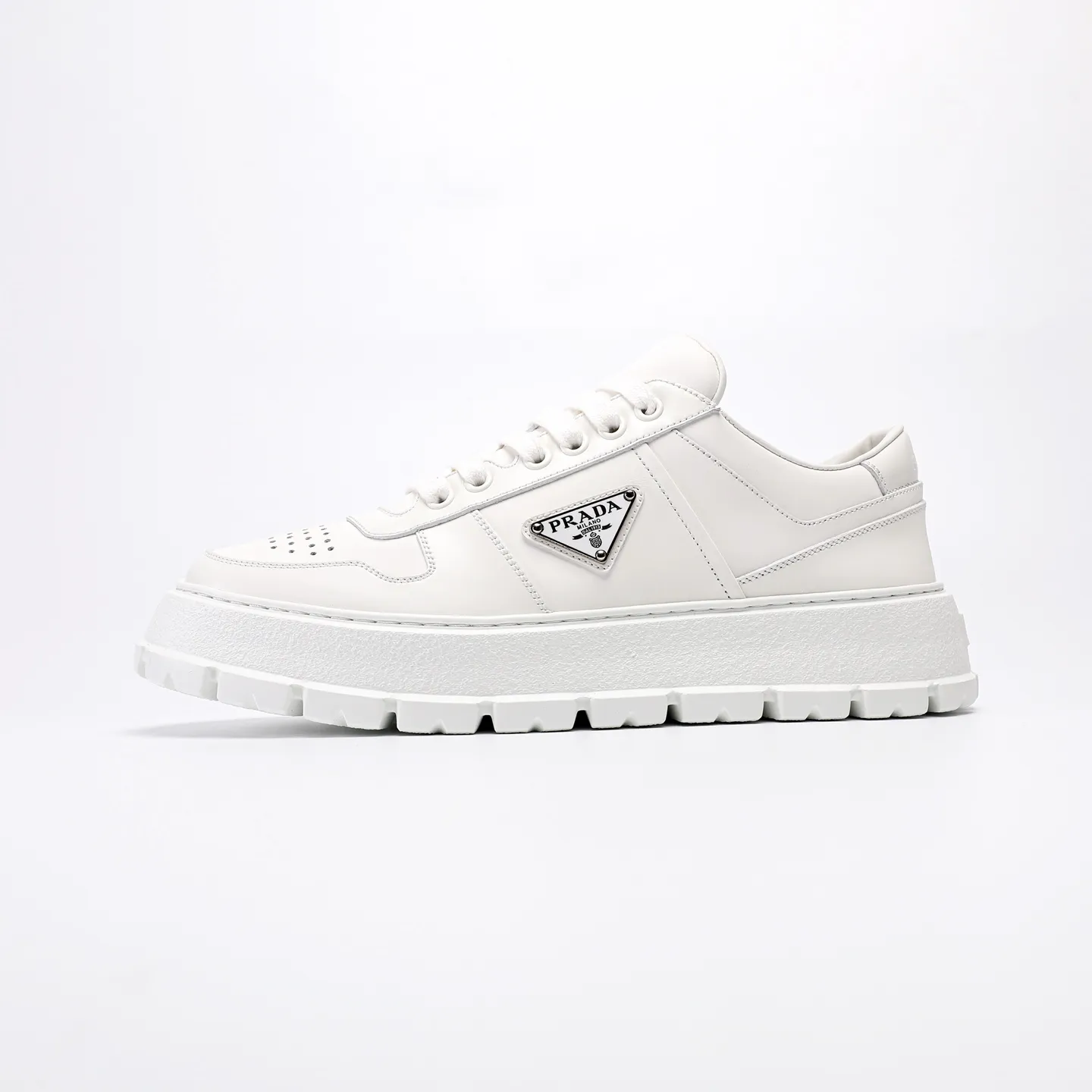 Batch 580 [PRADA] Men's shoes are popular in the counter, official website is synchronized, high-quality shipments. Fabric: original cowhide with snakeskin. Lining: cowhide foot pads + cowhide lining. Outsole: original foam sole. Size: 38-46
